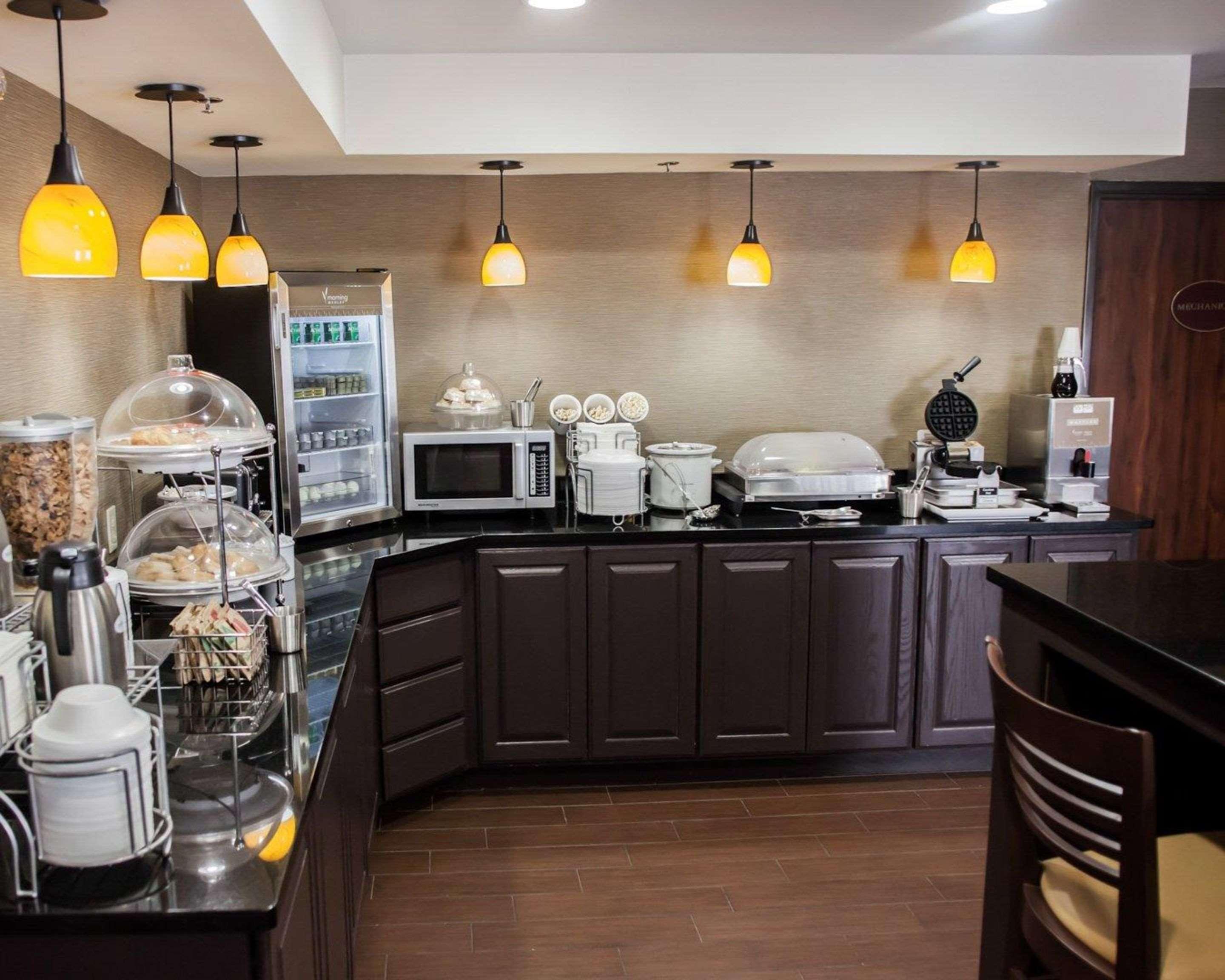 Garner Hotel Topeka West By Ihg Экстерьер фото