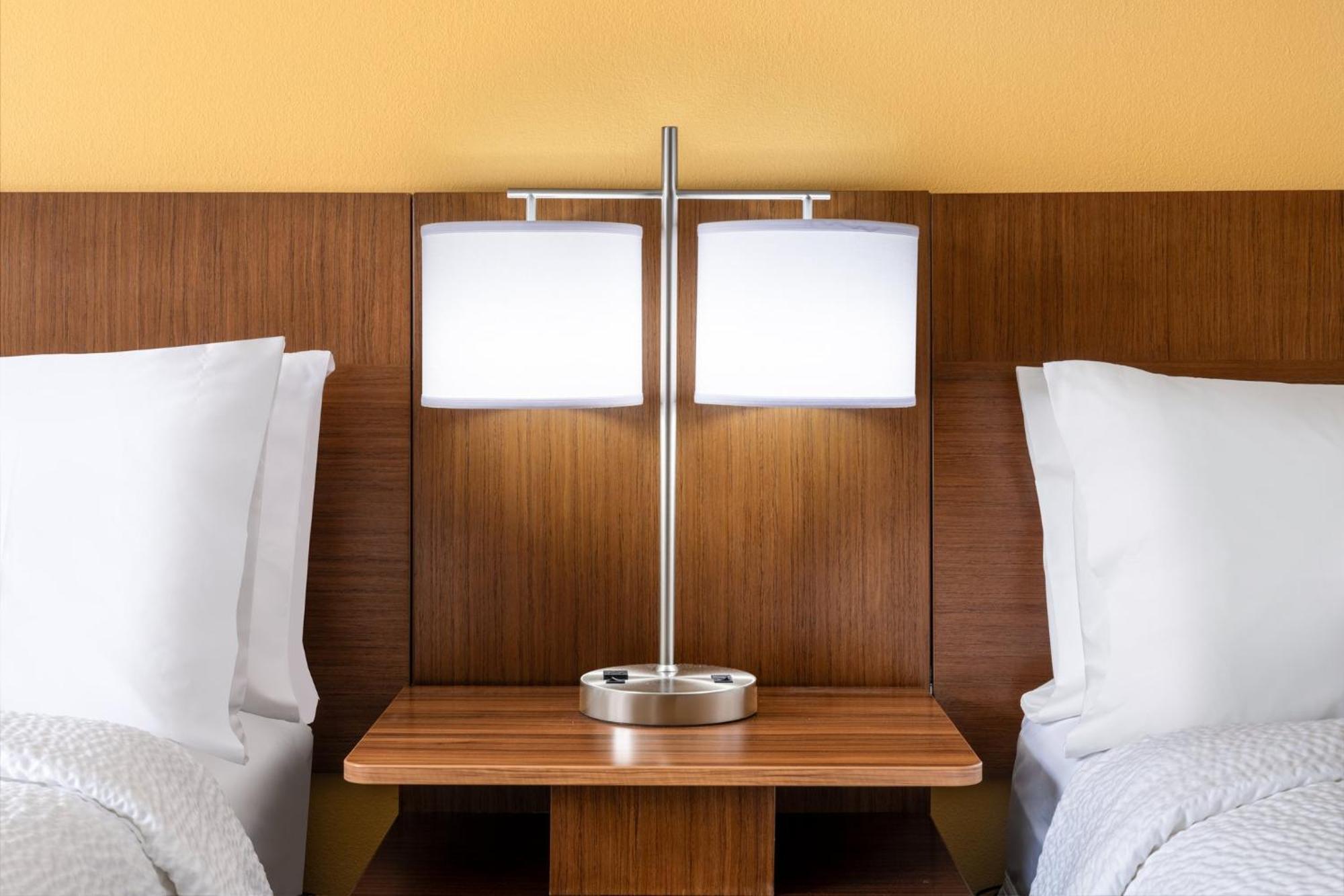 Garner Hotel Topeka West By Ihg Экстерьер фото
