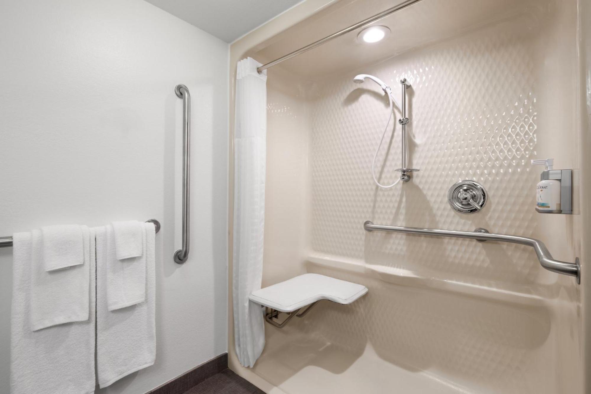 Garner Hotel Topeka West By Ihg Экстерьер фото