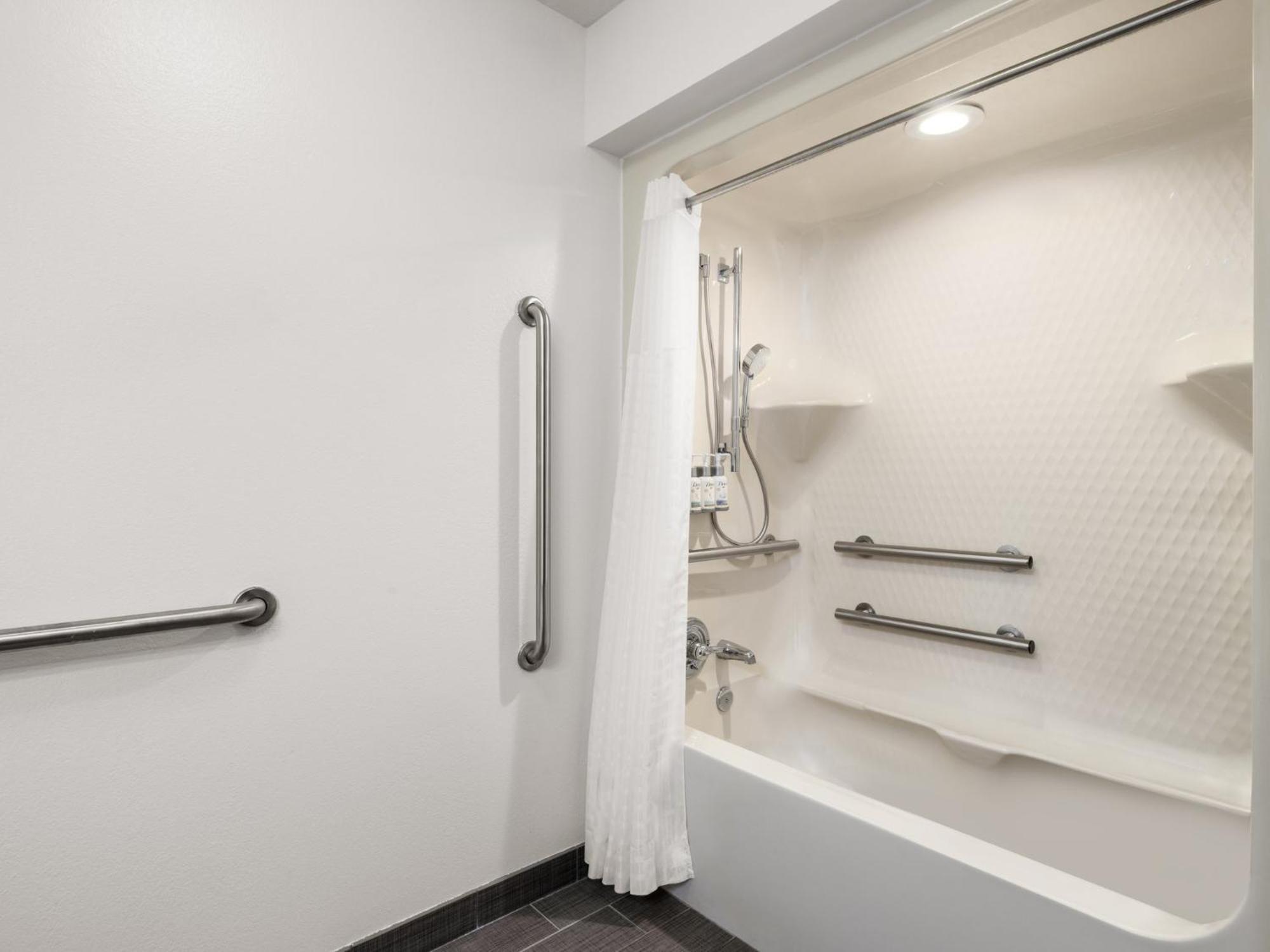 Garner Hotel Topeka West By Ihg Экстерьер фото