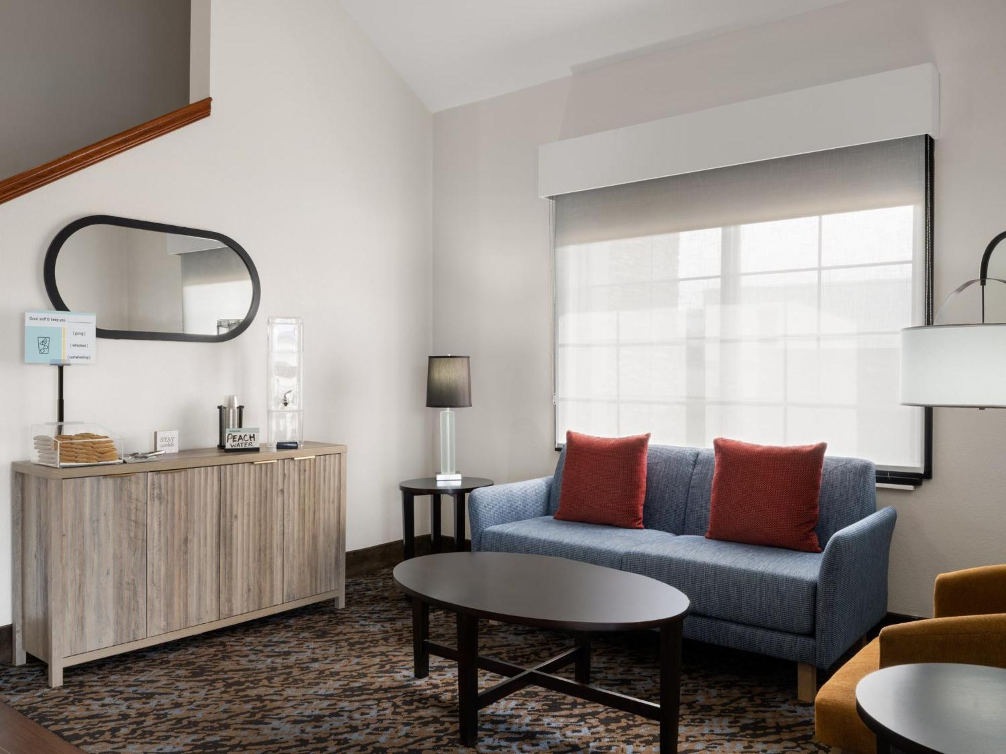 Garner Hotel Topeka West By Ihg Экстерьер фото